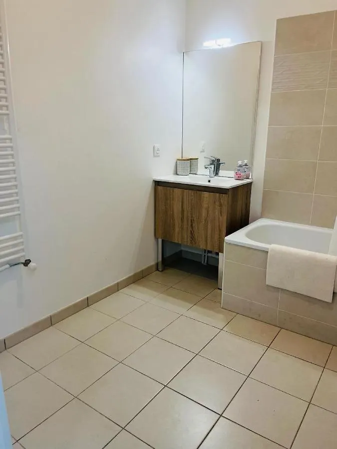 Spacieux Appart Terrasse Metro Hopital 4Pers Wifi Villejuif 0*,  France