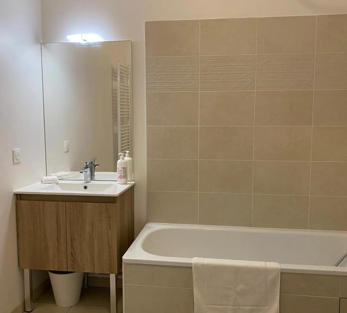 Spacieux Appart Terrasse Metro Hopital 4Pers Wifi Villejuif Apartment